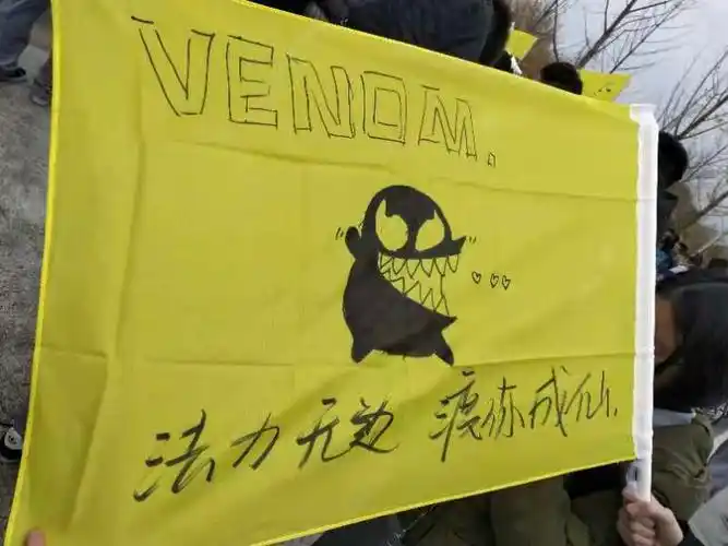 首先是同学们创作的组旗