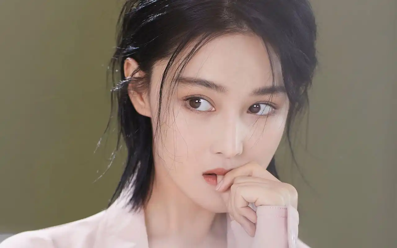 张馨予短发超美性感写真图片桌面壁纸高清大图预览1920x1200_大陆明星