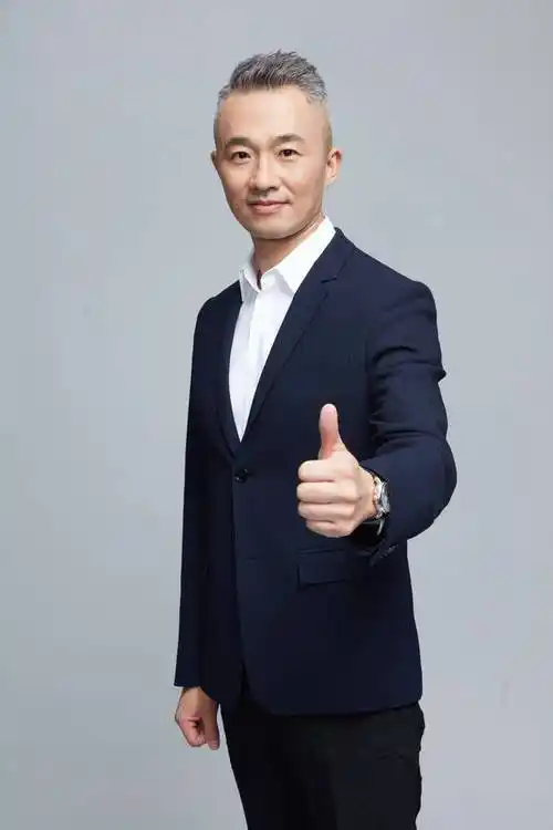 曝主持人程雷因肝病去世年仅51岁本尊晒合影回应近况被曝光