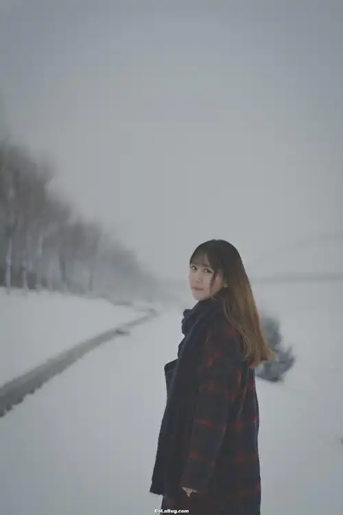 冬季雪景清新美女户外写真
