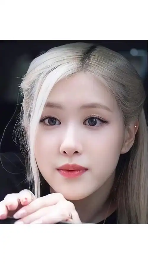 发现一只可爱的花栗鼠, 谁看谁喜欢#rose朴彩英 #blackpink #rose