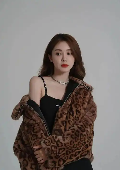 【百花体坛】大长腿詹蜜 腾讯nba女主播 美娜_体育