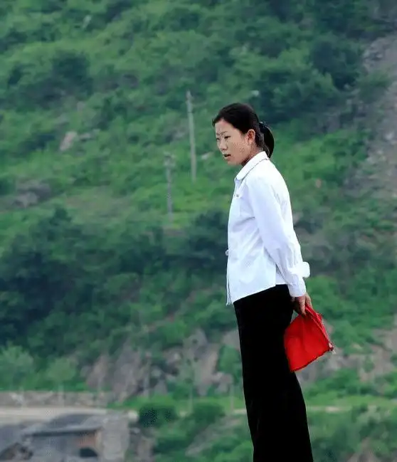 朝鲜农村,男干部是农民的主心骨,女干部经历过曾经的辉煌