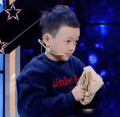 汪涵儿子小沐沐近照曝光,大眼睛宽额头颜值像妈妈杨乐乐?