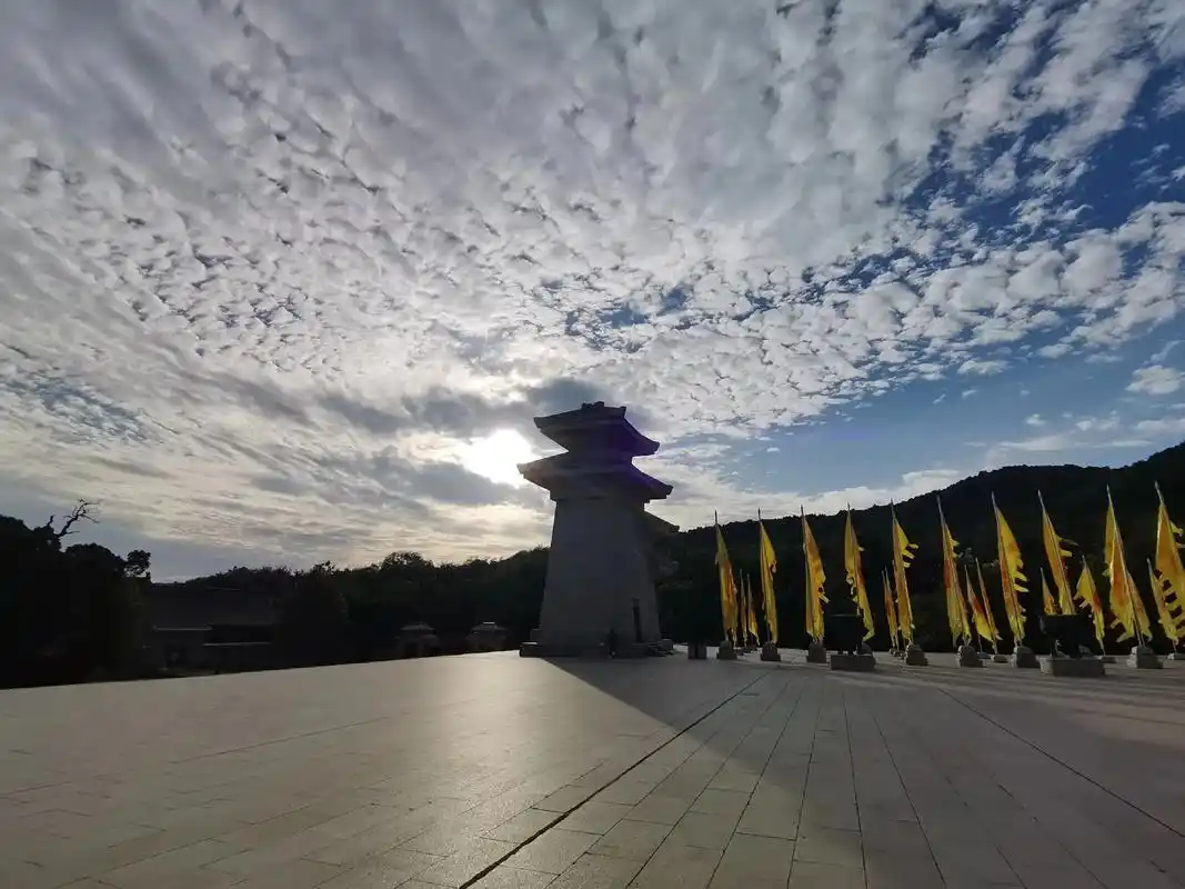 黄帝陵,是轩辕黄帝的陵寝.#祝愿祖国繁荣昌盛国泰民安 黄帝陵 - 抖音