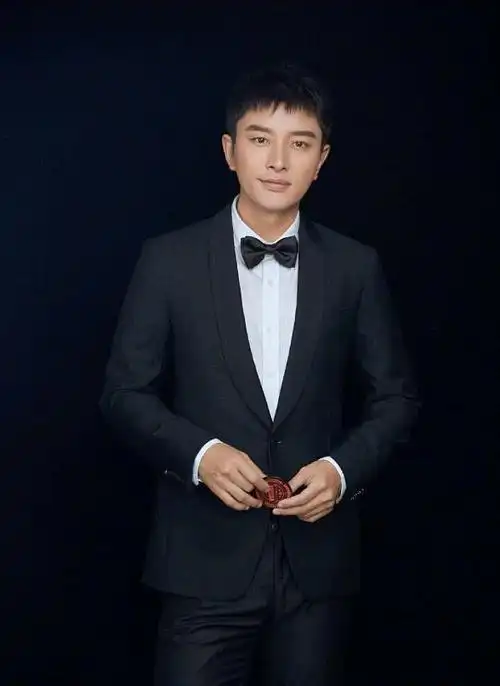 贾乃亮风波后首次高调发糖,抑制不住发文:越见你越喜欢