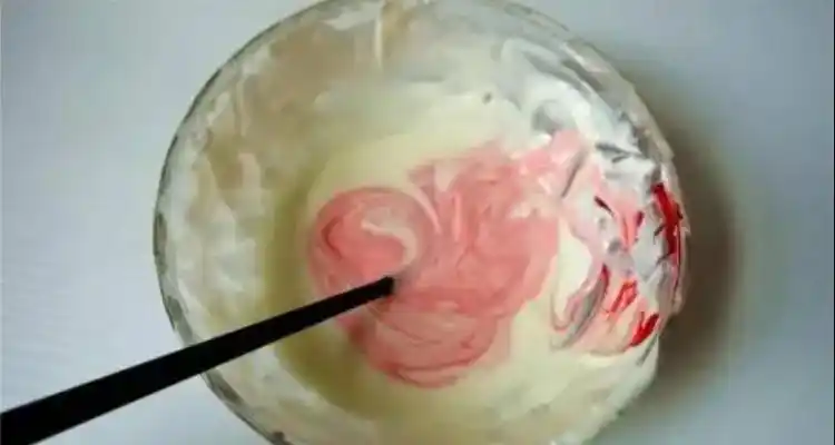 浅粉色用什么颜色可以调出来