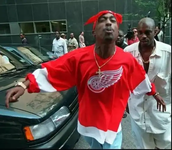 nf历史今天是他46岁的生日happybirthday2pac