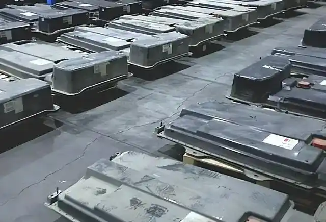 反倒成为车企的香饽饽,退役的动力电池被疯抢,价格一天一变,甚至出现