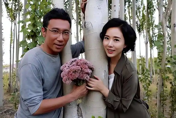 45岁"最美嫦娥"颜丹晨的老公孟浩强一样,作为科班出生的实力派演员,他