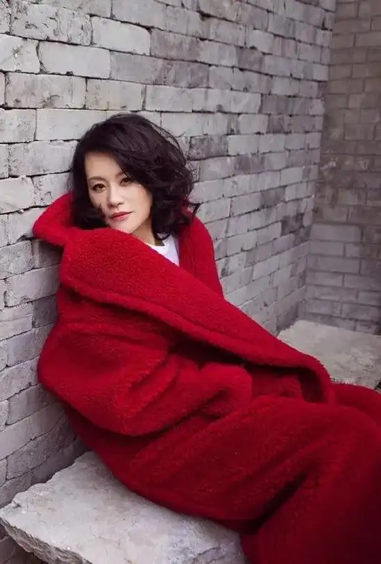 邬君梅,气质女神,无论是家庭还是事业,都特别成功,骨子里透着 - 抖音