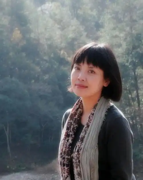 【诗人简介】雪君,原名庞雪君,四川蓬溪人,四川省作家协会会员,遂宁市