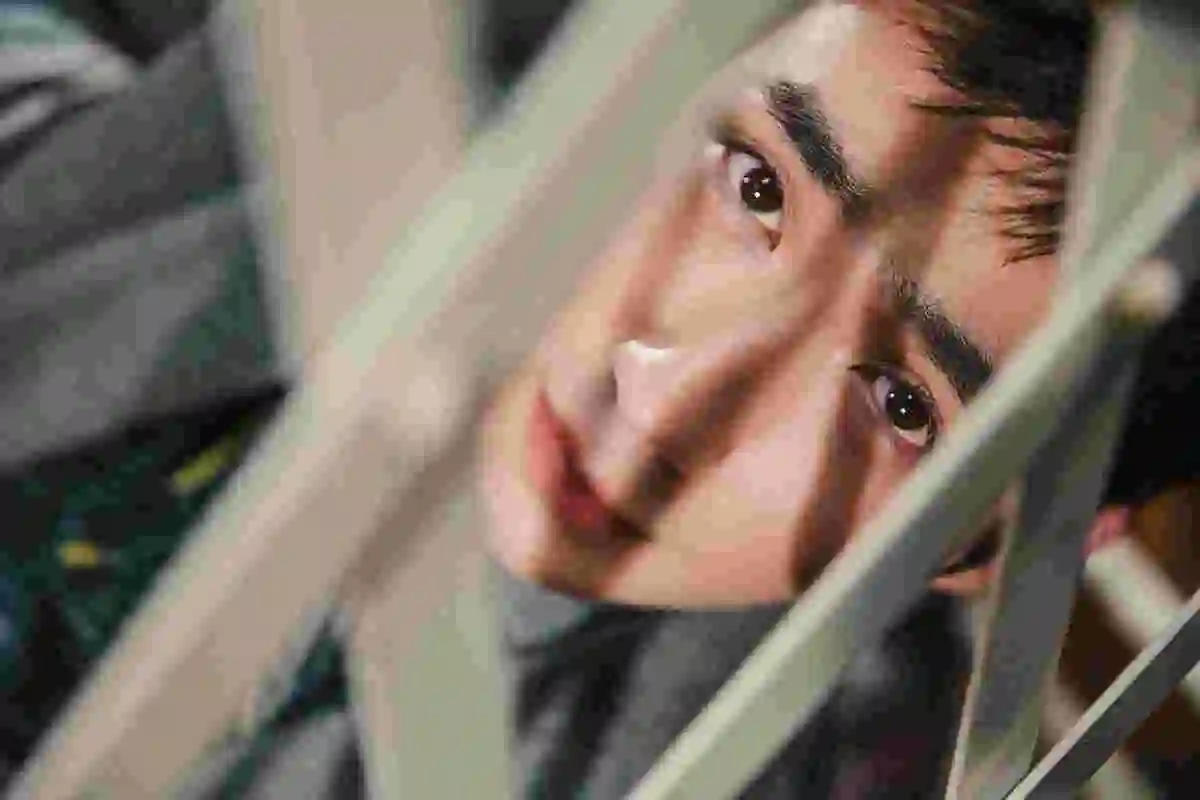 朱一龙曝写真 一个眼神有故事的文艺男