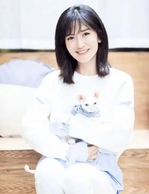 谢娜14岁照片曝光有没有整容一看便知原来小时候的她这么美