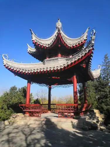 《游陶然亭——华夏名亭园》