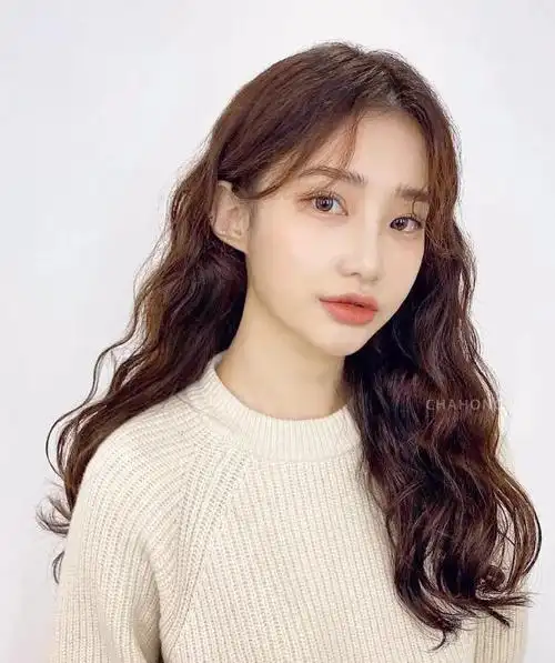 女生自然卷适合什么发型?