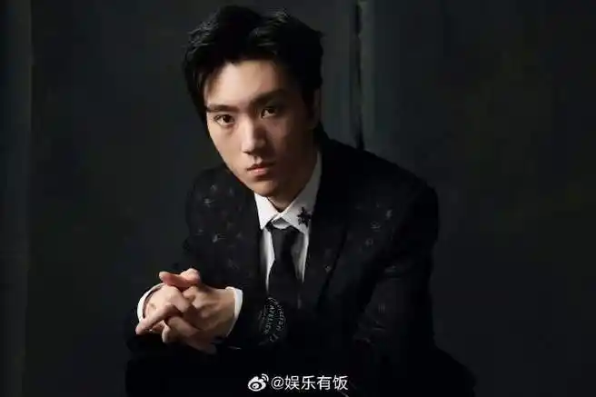 张艺谋儿子甄子丹女儿将参加巴黎名媛舞会