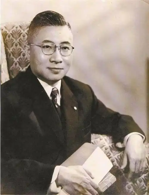 是的,一九五一年陈存仁在香港铜锣湾开新诊所时,港九电影文艺界许多