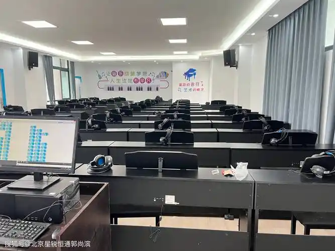 钢琴教学中教师和学生互动的载体-数字化音乐教室与电钢琴教室