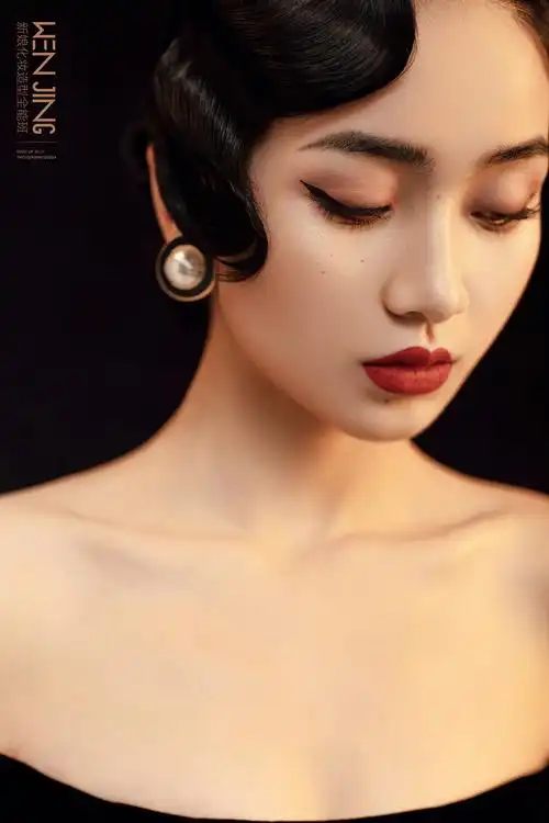 文静造型的化妆造型作品《轻奢复古》