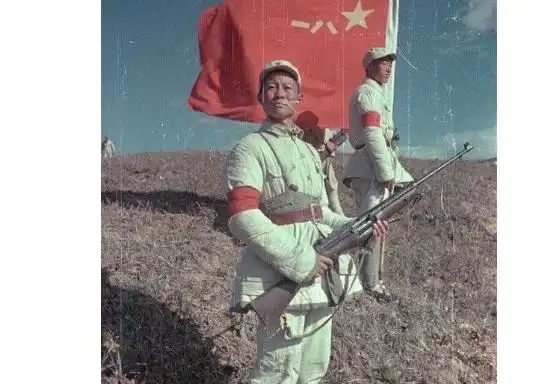 解放战争后期彩色照:解放军装备越发先进,图6被俘国军满年愁容