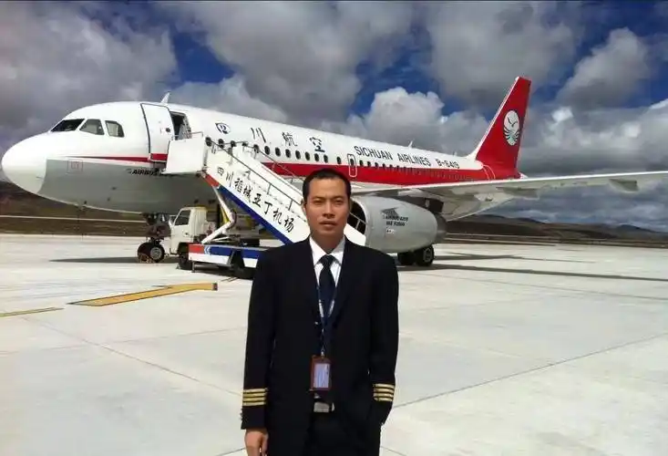 机长刘传健:生死飞行34分钟,从死神手中夺回了128条生命_玻璃_飞机