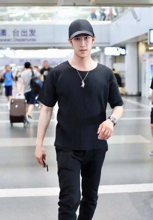 他是范冰冰传了9年的绯闻男友,如今36岁自爆已婚让人很意外_李治廷