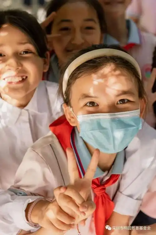 一张张灿烂笑脸勾勒出明园孩子奋进向上的青春祝愿你们在明园大家庭