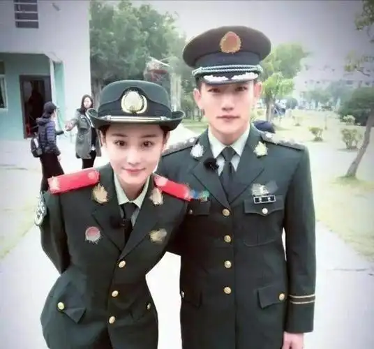 张馨予的老公何捷,居然这么厉害,网友:难怪能推翻黑料重新走红