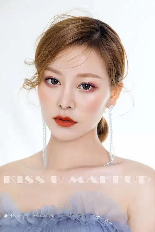 kissu化妆培训的化妆造型作品《时尚新娘造型--kiss u》