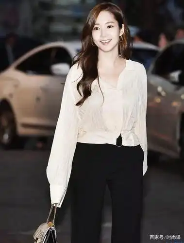 李敏镐前女友朴敏英晒近照,私服很低调,网友:真的34岁吗