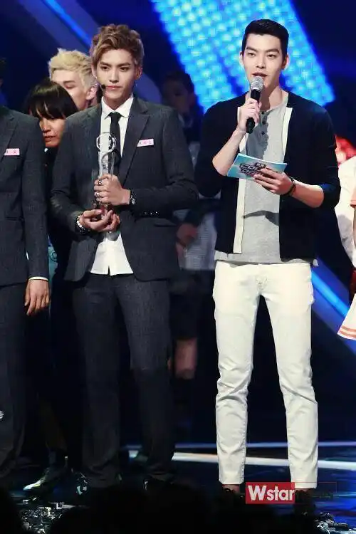 金宇彬和吴亦凡全套对比图.金宇彬身高结论186.