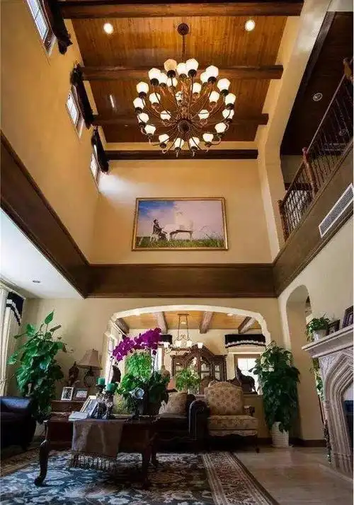 陈建斌豪宅曝光,一家人直接在茶几上吃饭,生活和剧里反差太大!