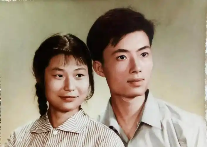 鲜明的时代特色,六十年代的结婚照