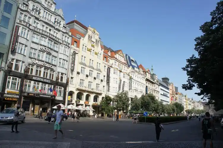 广场是步行街 瓦茨拉夫广场