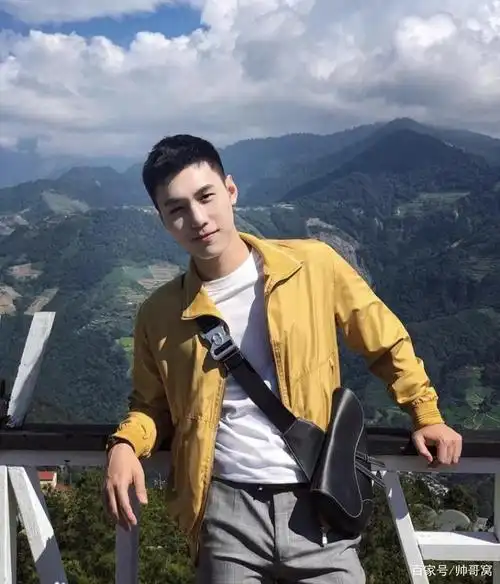 组图:爱好旅游,健身,游泳,和朋友在泰国曼谷自拍日常生活照!