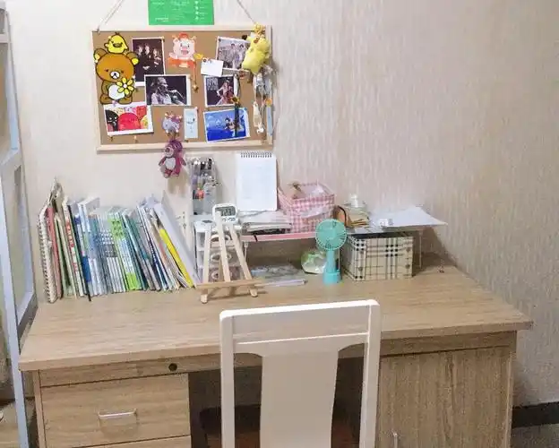 中学生的书桌怎样布置比较好呢
