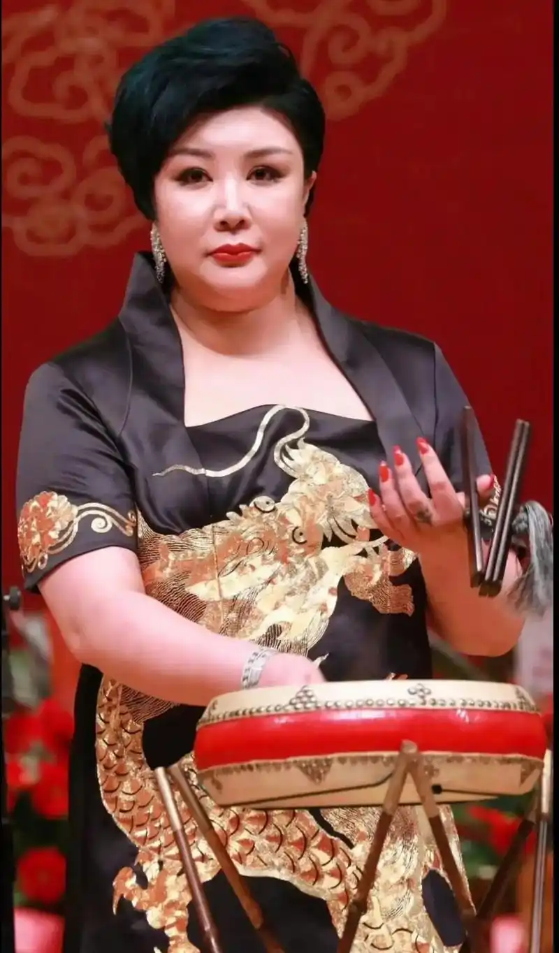 郭德纲老婆,德云社董事长王惠女士拜师仪式举行,大咖云集助阵! - 抖音