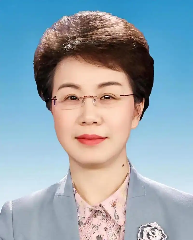 突发:贵州51岁的美女洲长钟阳落马# 官方消息,钟阳涉嫌严重违纪违法