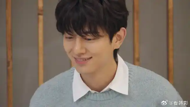 【韩网热议】#恋爱兄妹#男一公开ins后两大热帖99 长得像孔刘的男