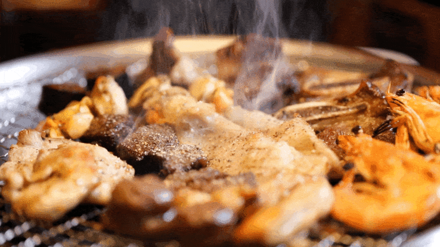 福利先行▼金鹰b座7楼独属于【烧江南】的气场扑面而来奢华的黑金配色