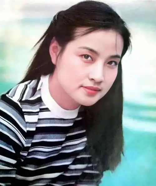 刘晓庆:经历4次婚姻,曾一句话成就姜文!72岁至今无儿无女!