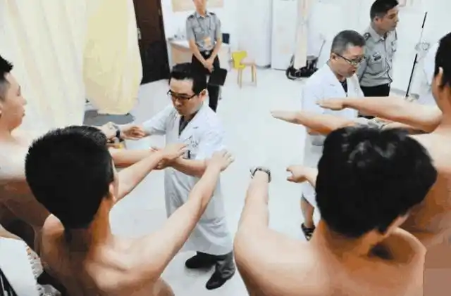 一些伤疤,这些都是难免的事情,但是在进行征兵体检的时候是相当严格的