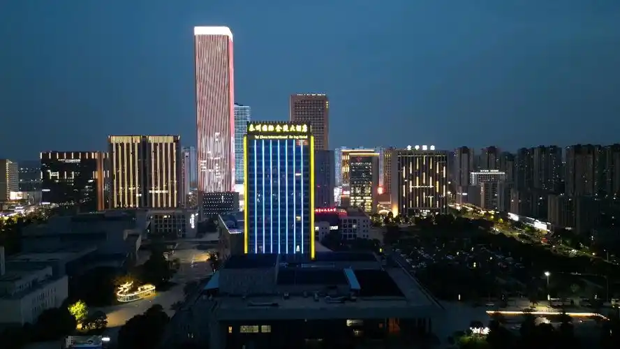 泰州夜景:垂直起飞的美丽时刻