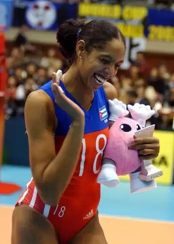 女排"叛逃"球员的悲剧,祖国拒绝她回来,她远嫁外国风光不再|古巴女排