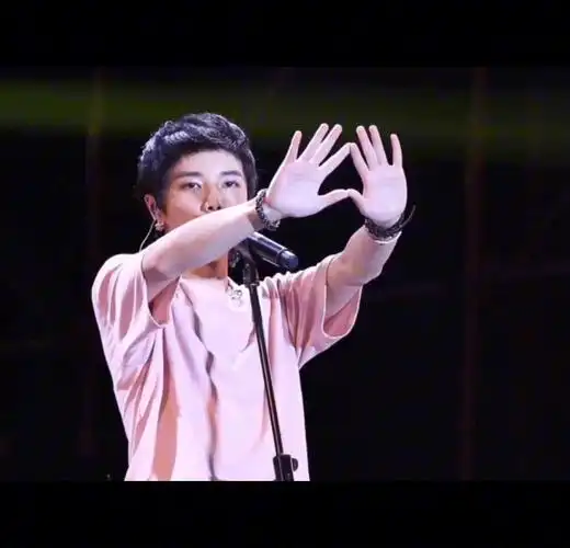 花花和花傲天比心,花天久帝e起熬夜