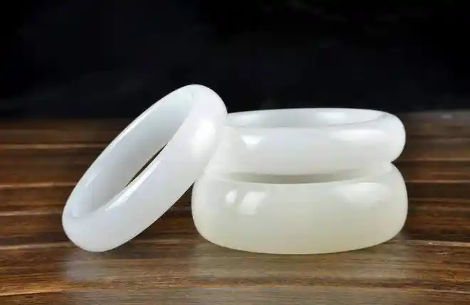 其二:玉的材质特性和寓意.