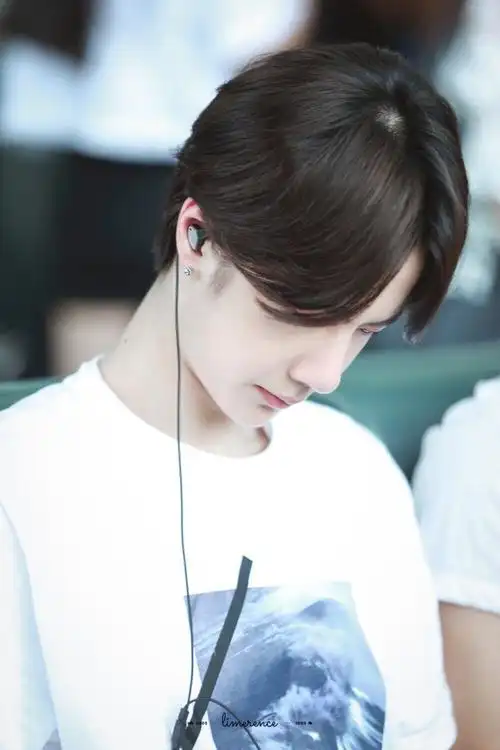 150611 长沙-北京 @uniq-王一博 73干净少年身上的印记,足够让我欲