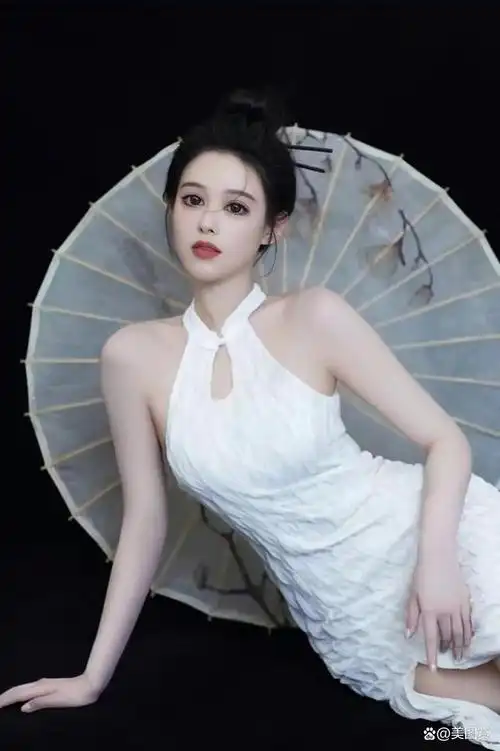 古风白衣仙女美女写真香雾云鬟湿清辉玉臂寒