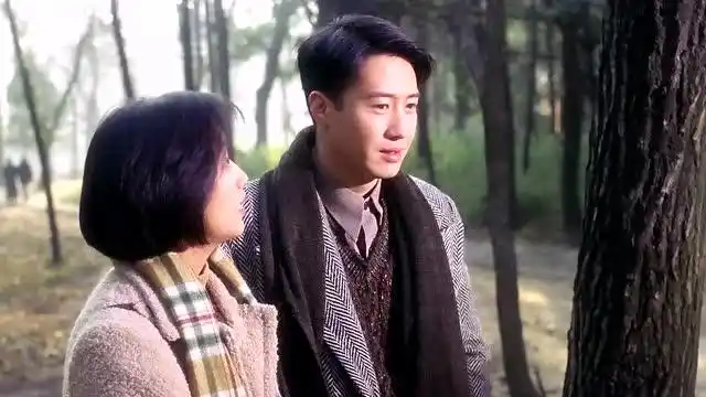 半生缘:顾漫桢和沈世钧树林拍照,那个年代爱情真是简单